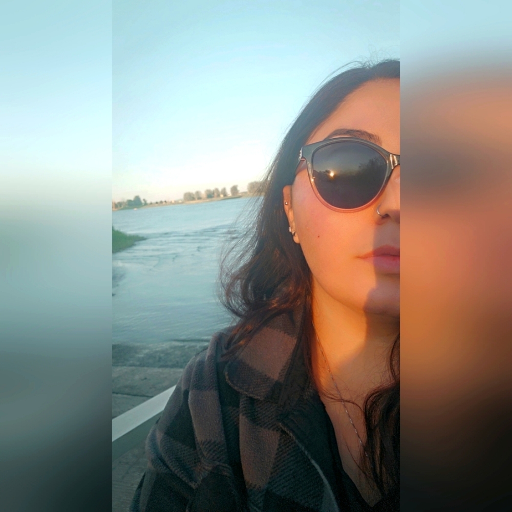 Meet your Posher, Mira